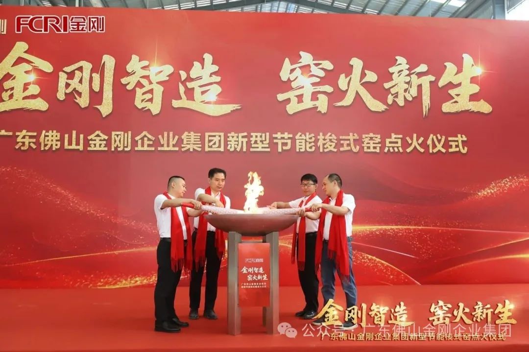 �����ܻ����Gɫ���D���������������F�����²��ϻ����c��Ͷ�a