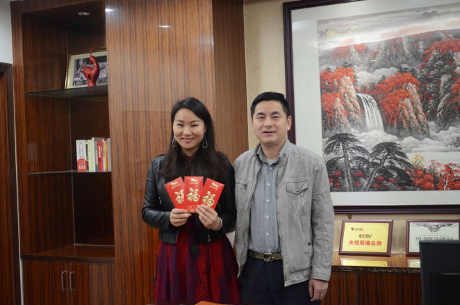 3想到劉云,給人印象最深的是其“精氣神”,無論什么時候見到她,她總是以最好的的狀態(tài)示人,總能自信、積極地面對一切。能有這