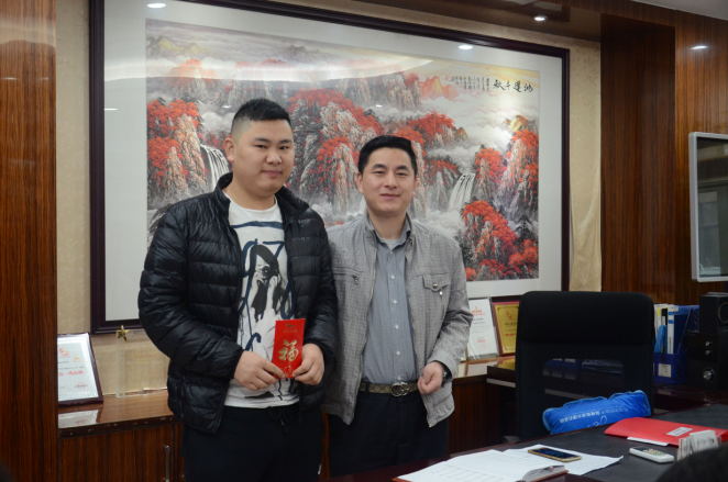 6堅韌,是對朱偉最好的評價,作為業(yè)務(wù)人員,跑工地已是家常便飯,但要是想客戶把工程交給你,售后服務(wù)要做的完善,每當(dāng)客戶遇到